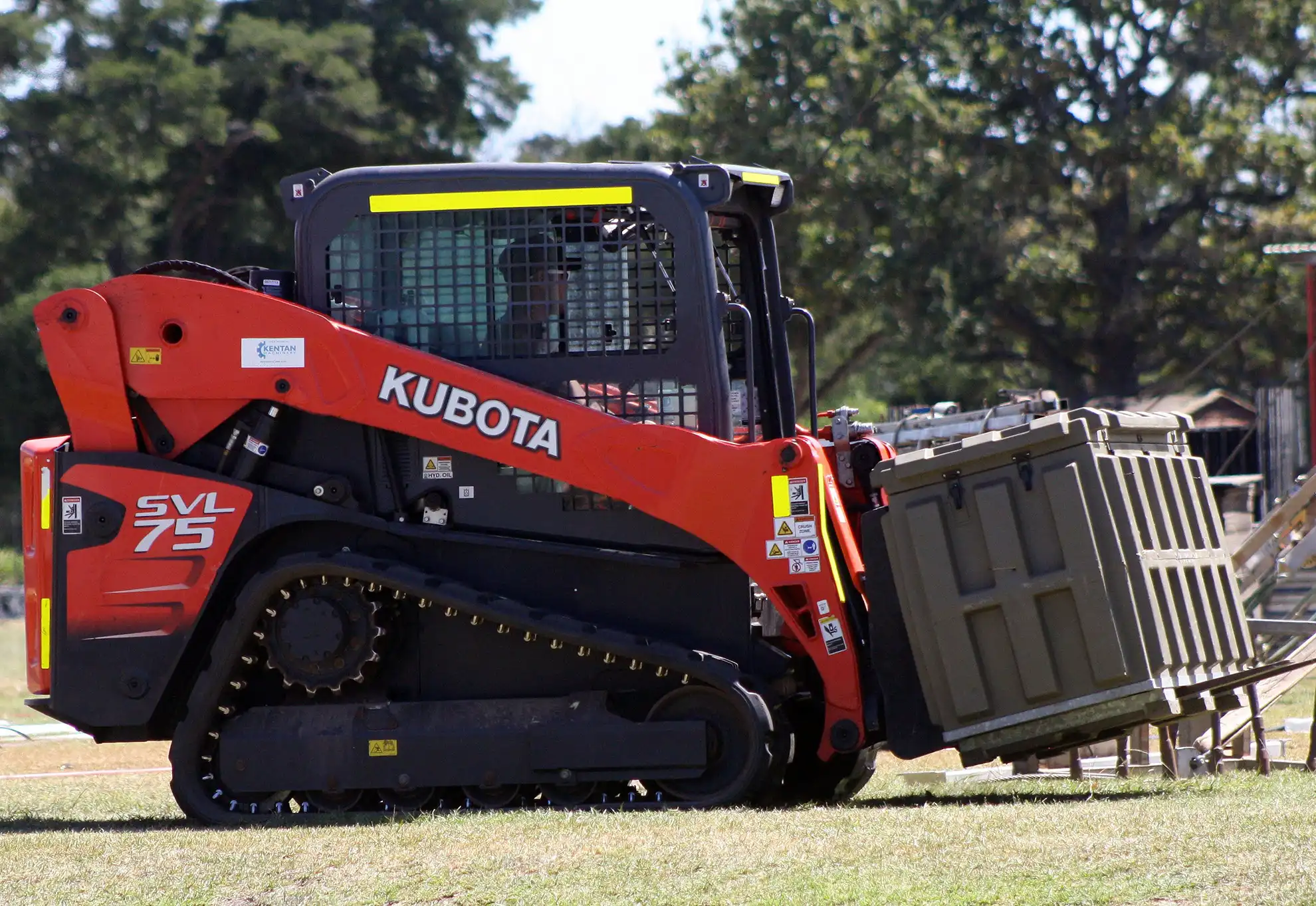 Kubota SVL75-2 CTL – обновленный гусеничный мини-погрузчик от японцев